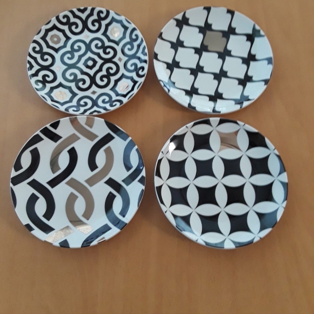 MACY'S DECORATIVE PLATES - Picture 2 of 5